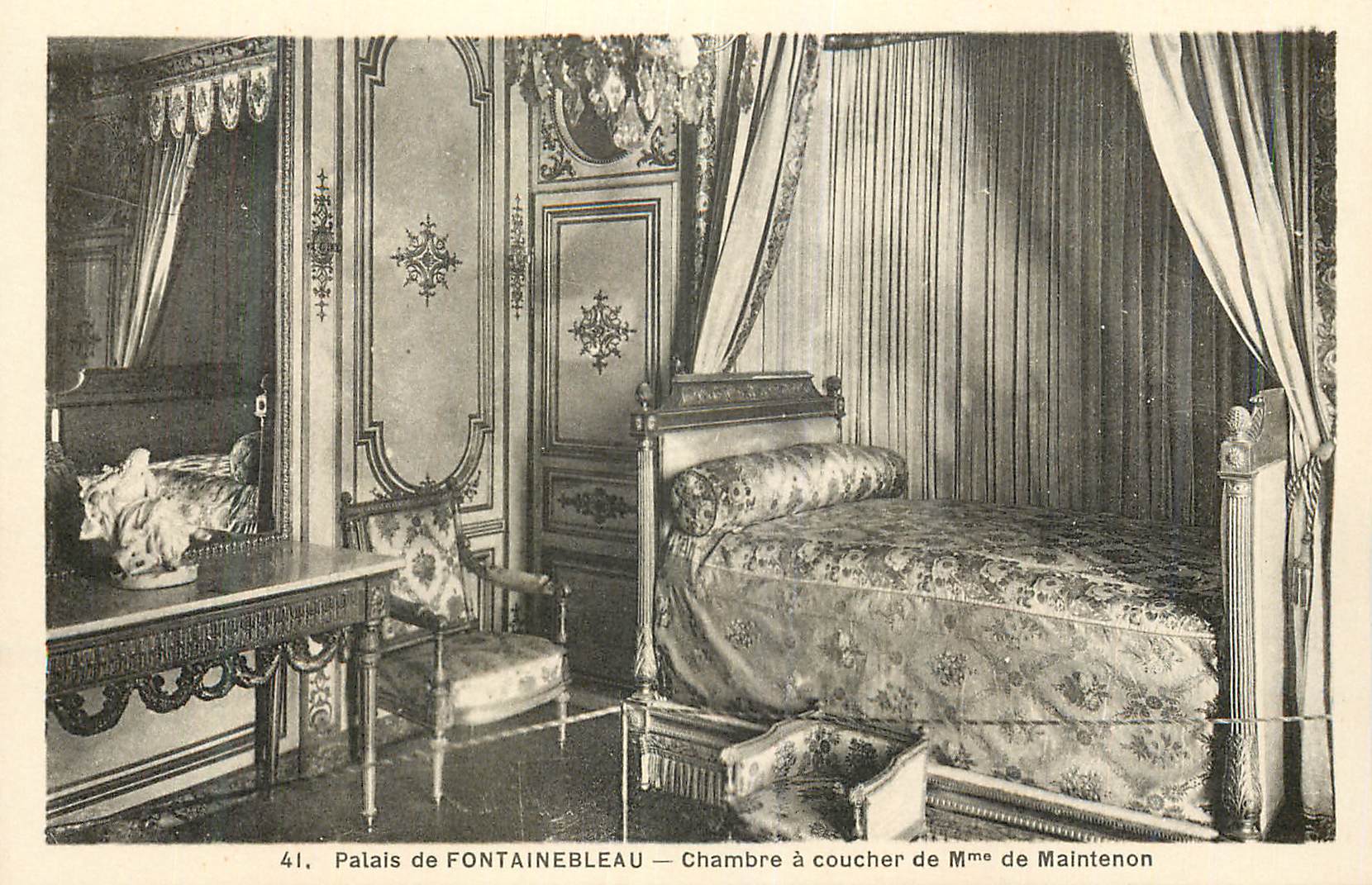 Palais de FONTAINEBLEAU — Chambre à coucher de Mme de Maintenon